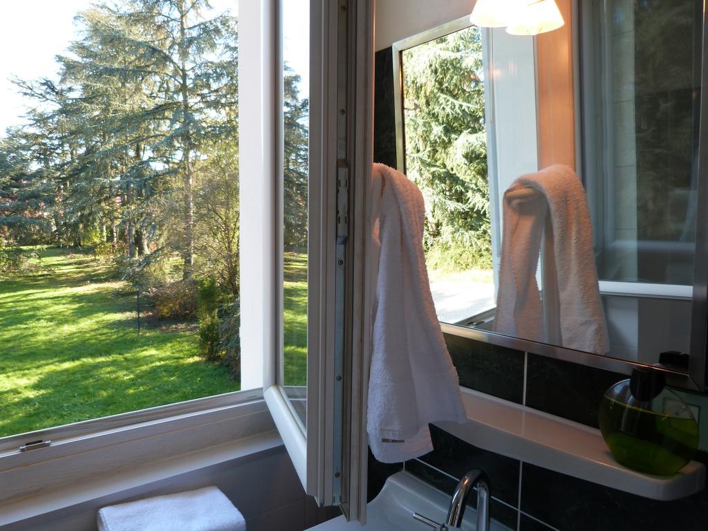 La Maison De Roussille Bed & Breakfast Francheville  Room photo
