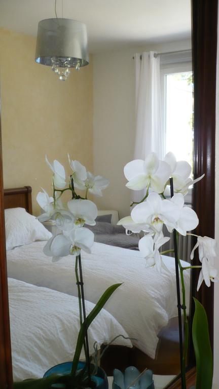 La Maison De Roussille Bed & Breakfast Francheville  Room photo