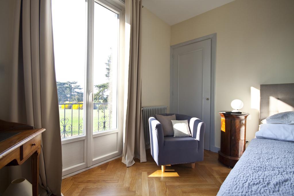 La Maison De Roussille Bed & Breakfast Francheville  Room photo