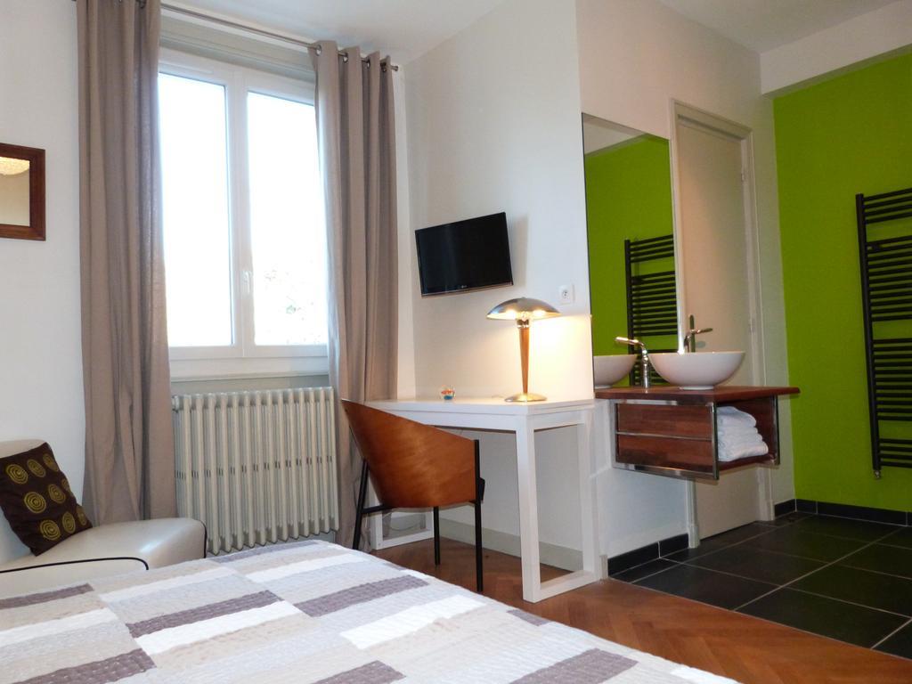 La Maison De Roussille Bed & Breakfast Francheville  Room photo